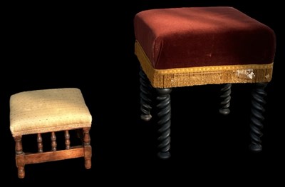 Lot 46 - An early 20th century red upholstered...