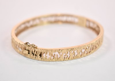 Lot 1145 - A 9ct yellow gold textured and pierced oval...