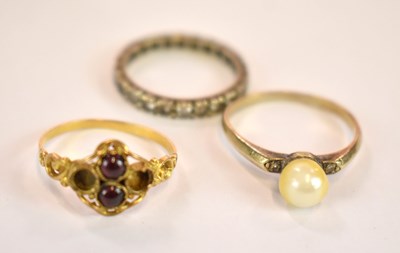 Lot 1154 - A 9ct yellow gold pearl set ring, size P, an...