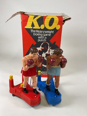 Lot 399 - K.O.; a vintage Parker boxing game, boxed.