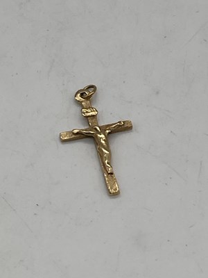 Lot 1252 - A 9ct gold crucifix pendant, length 32mm,...