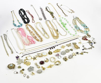 Lot 516 - A collection of costume jewellery including a...