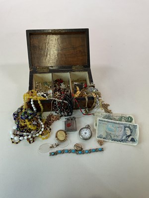 Lot 1138 - A quantity of costume jewellery contained...