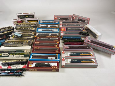 Lot 400 - A large collection of Wrenn, Airfix, Bachmann...