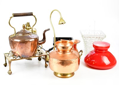 Lot 1422 - A small quantity of metalware including a...