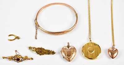 Lot 4 - A group of 9ct gold and yellow metal jewellery,...