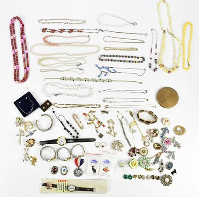 Lot 517 - A large collection of costume jewellery,...