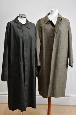 Lot 909 - AUSTIN REED; a khaki green gentleman's mac...