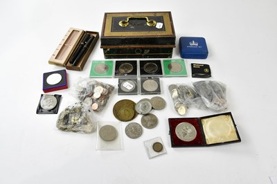 Lot 2588 - A small quantity of assorted coinage including...