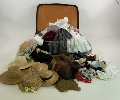 Lot 371 - A large collection of vintage doll's...