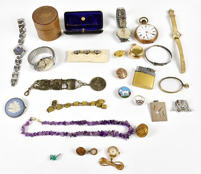 Lot 518 - A quantity of assorted costume jewellery...