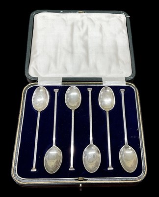 Lot 1336 - MAPPIN & WEBB; a cased set of six George V...
