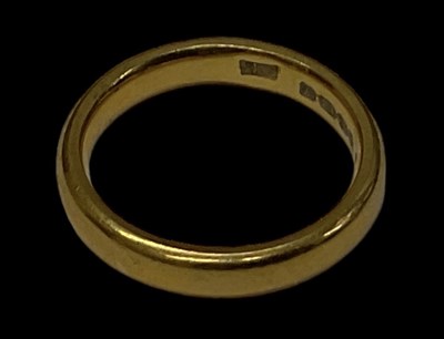 Lot 1459 - A 22ct yellow gold wedding band, size J,...