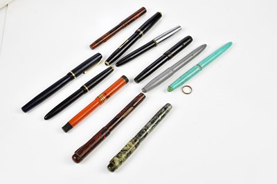 Lot 1373 - A collection of vintage bakelite and other...