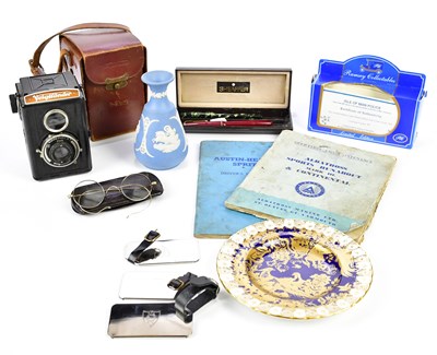Lot 1384 - An assortment of collectors' items including...