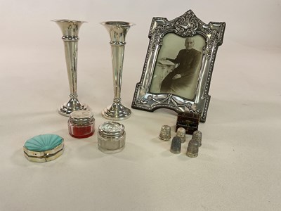 Lot 1025 - A group of small hallmarked silver items...