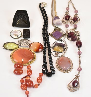 Lot 1173 - A group of jewellery, including a Blue John...