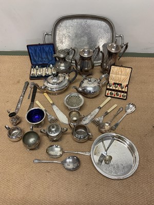 Lot 1007 - A quantity of silver plate including a boxed...