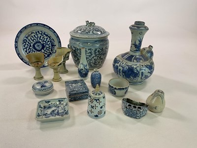 Lot 497 - A group of Chinese blue and white ceramics,...
