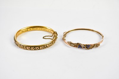 Lot 311 - A 9ct yellow gold pearl set oval hinged snap...