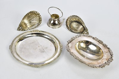 Lot 2019 - A small selection of white metal items, to...