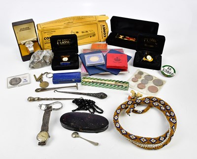 Lot 1372 - A mixed lot of collectors' items including...