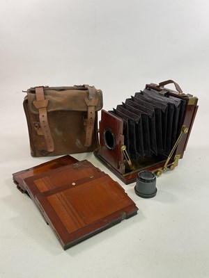 Lot 426 - A late 19th century mahogany field camera,...