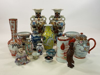 Lot 481 - A quantity of Chinese and Japanese ceramics,...