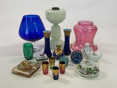 Lot 530 - A quantity of Continental glass and porcelain,...