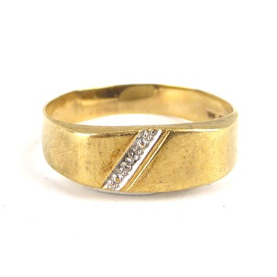 Lot 967 - A 9ct gold band ring with flat table and...