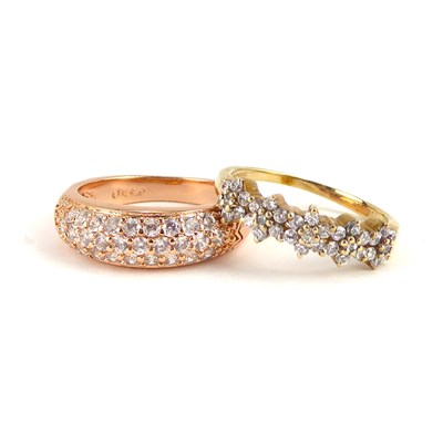 Lot 976 - A 9ct gold white stone cluster ring, size P,...