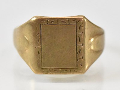 Lot 1530 - A 9ct yellow gold signet ring (cut), approx 4.7g.