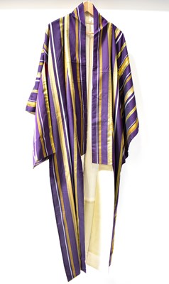 Lot 639 - A quantity of vintage kimonos, including...