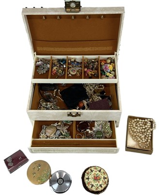 Lot 1531 - A large quantity of costume jewellery...