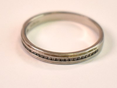 Lot 594 - A platinum and diamond wedding ring, size O,...