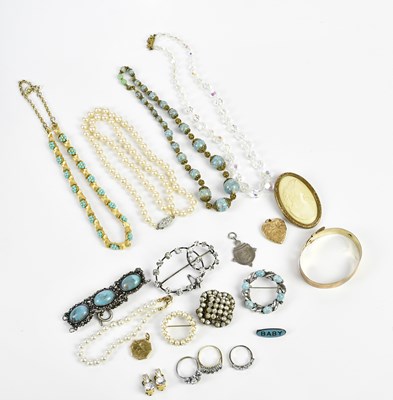 Lot 558 - A small group of costume jewellery, including...
