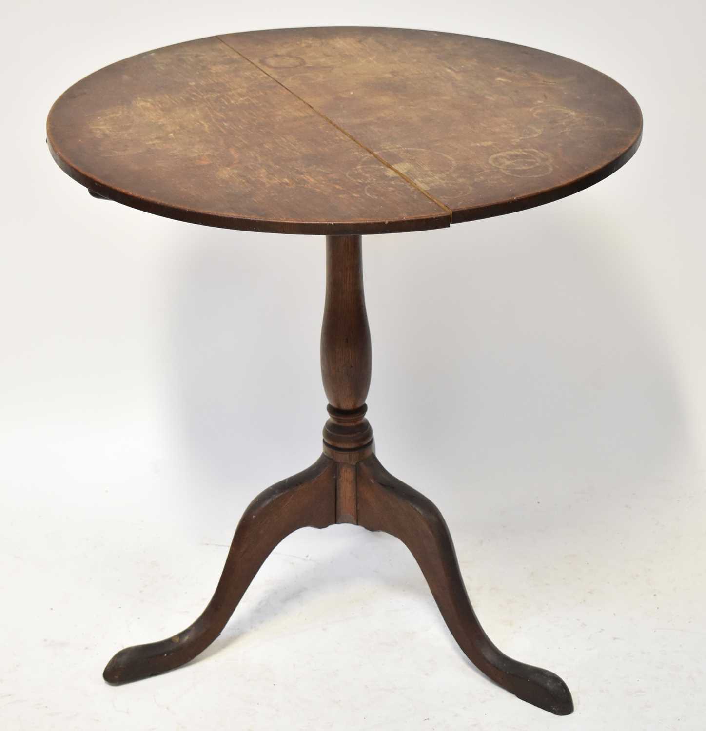 Lot 32 - A Georgian-style oak circular tilt-top...