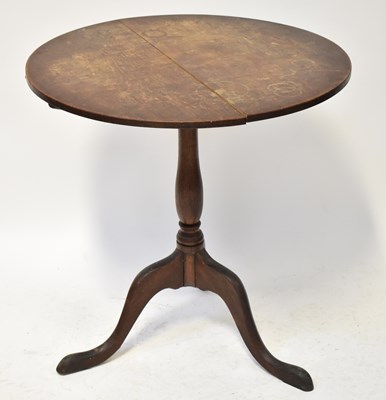 Lot 32 - A Georgian-style oak circular tilt-top...