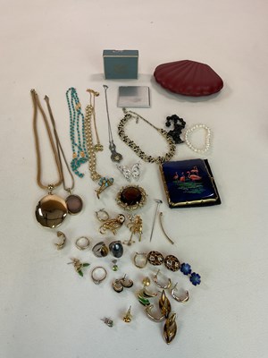 Lot 1204 - A quantity of costume jewellery, including...