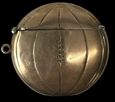 Lot 1428 - HENRY WILLIAMSON LTD; a 9ct gold vesta case of...