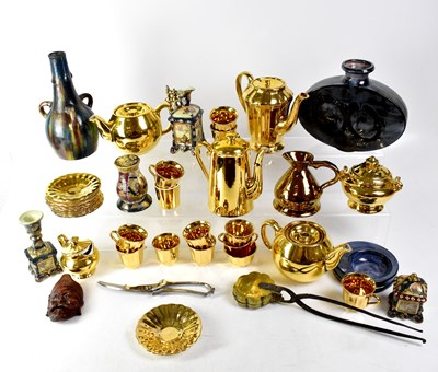 Lot 164 - A small quantity of ceramics to include a Llangollen Pottery flask