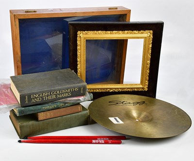 Lot 1294 - A modern table top jewellery cabinet, a...
