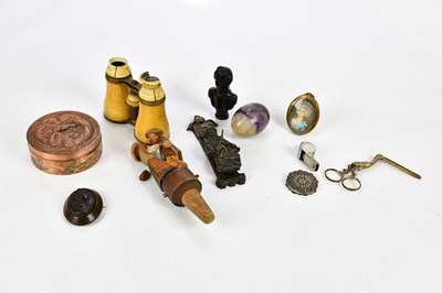 Lot 1386 - An assortment of collectors' items, including...