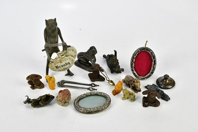 Lot 1377 - An assortment of collectors' items, including...