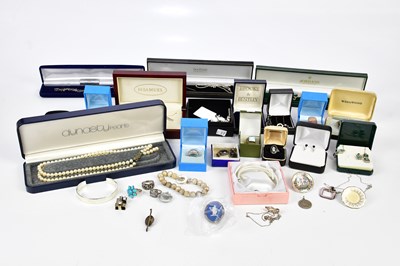 Lot 573 - A collection of costume jewellery including...