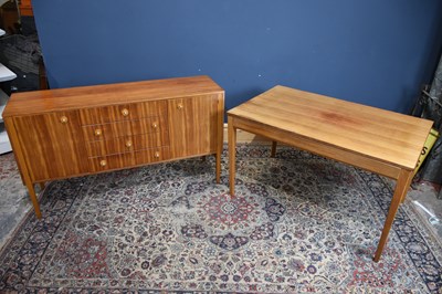 Lot 1150 - GORDON RUSSELL; a mid century dining table,...