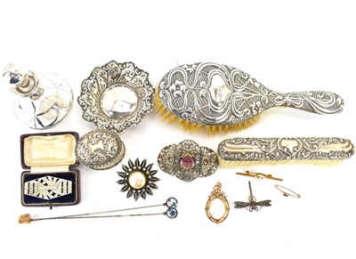 Lot 901 - Various items of hallmarked silver to include...