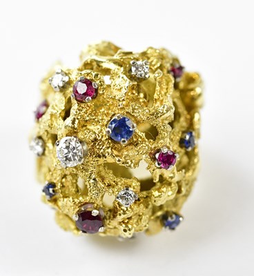 Lot 2391 - A huge 18ct gold chunky ring set with a...