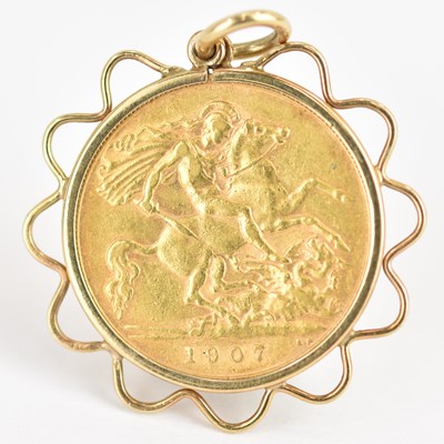 Lot 1009 - An Edward VII 1907 half sovereign, London Mint,...