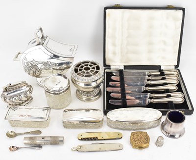 Lot 902 - Silver and silver plated items to include four...